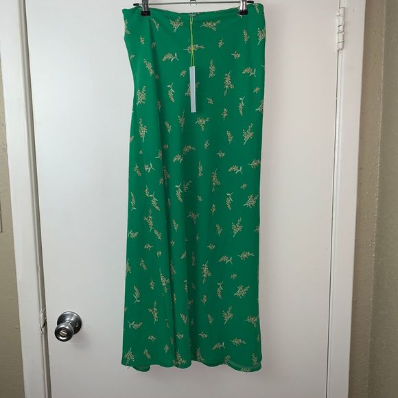 Good Luck Gem Floral Skirt - Picture 2 of 8